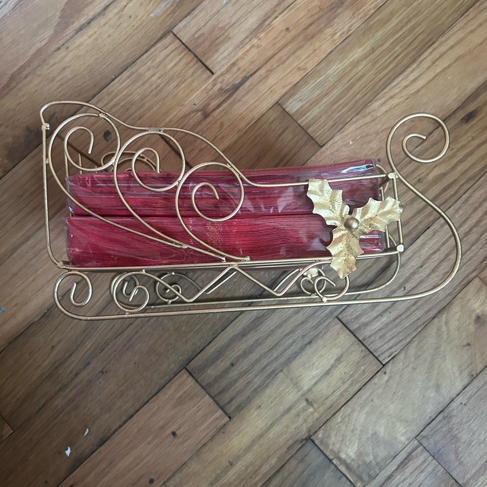 NEW VINTAGE GOLD METAL SANTA'S SLEIGH 2 SET OF NAPKINS